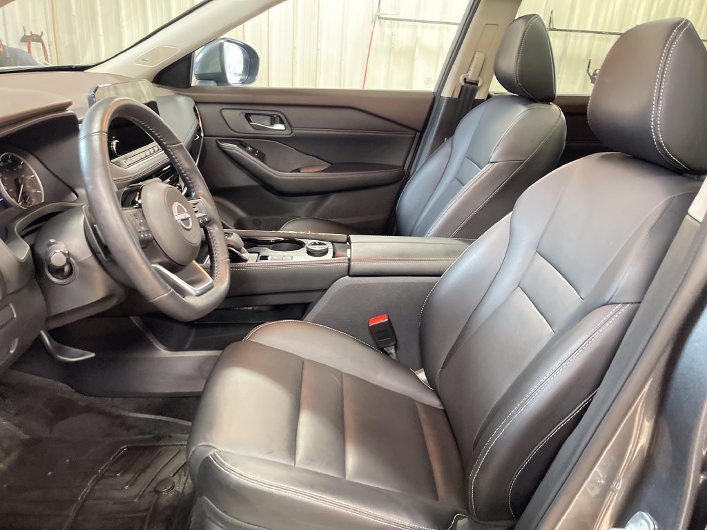 Used 2023  Nissan SL image 16