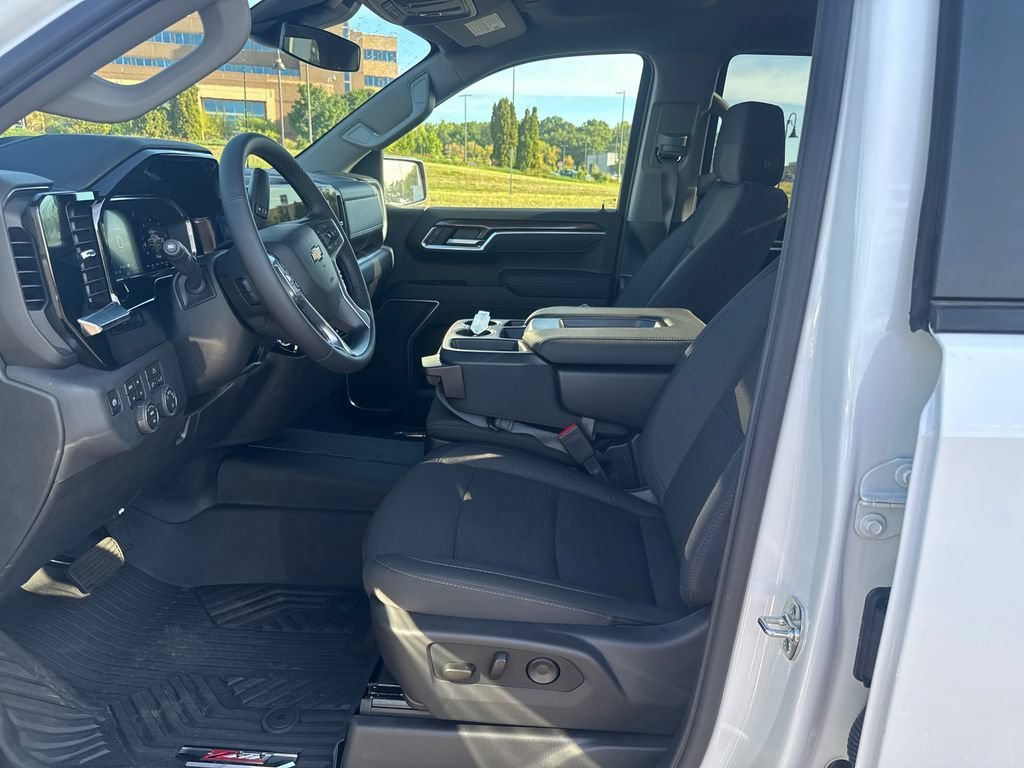 New 2026 Summit White Chevrolet LT image 10