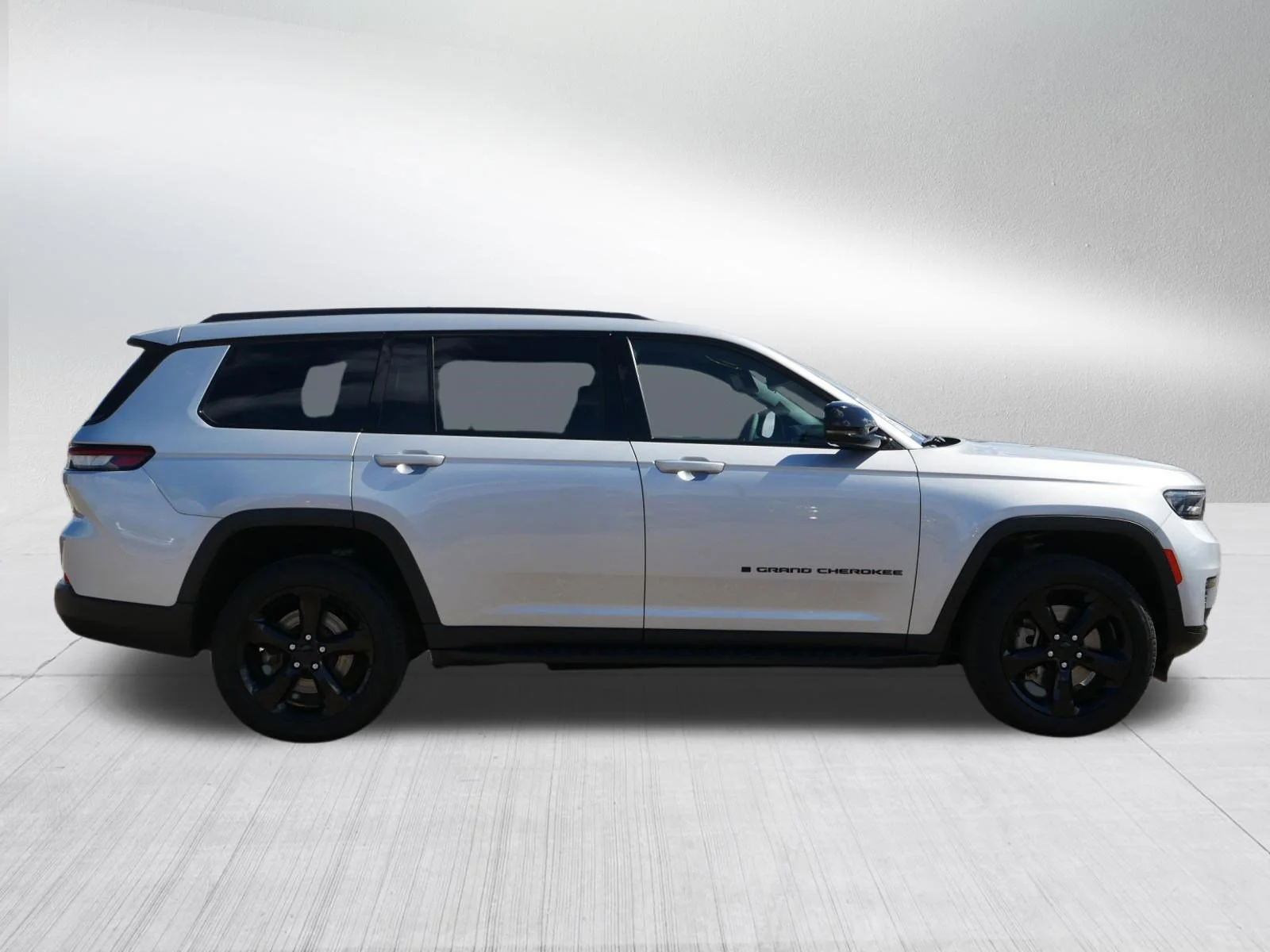 Used 2024 Silver Zynith Jeep Limited image 8