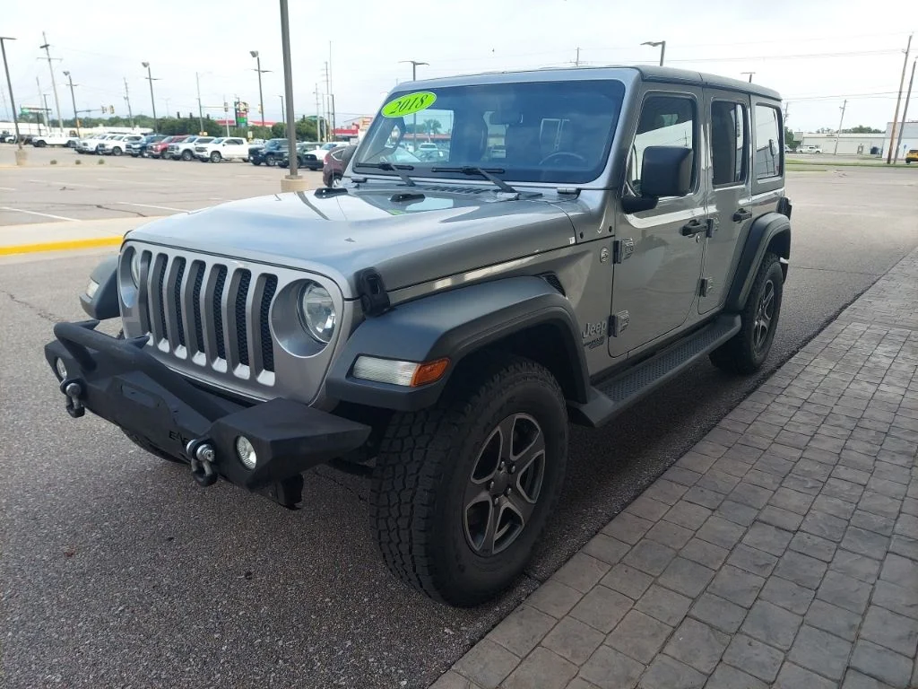 Used 2018 Silver Jeep Unlimited Sport S image 3