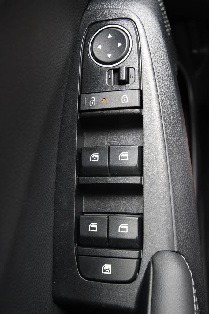 New 2026 Pluton Blue / Black Roof Kia S image 23