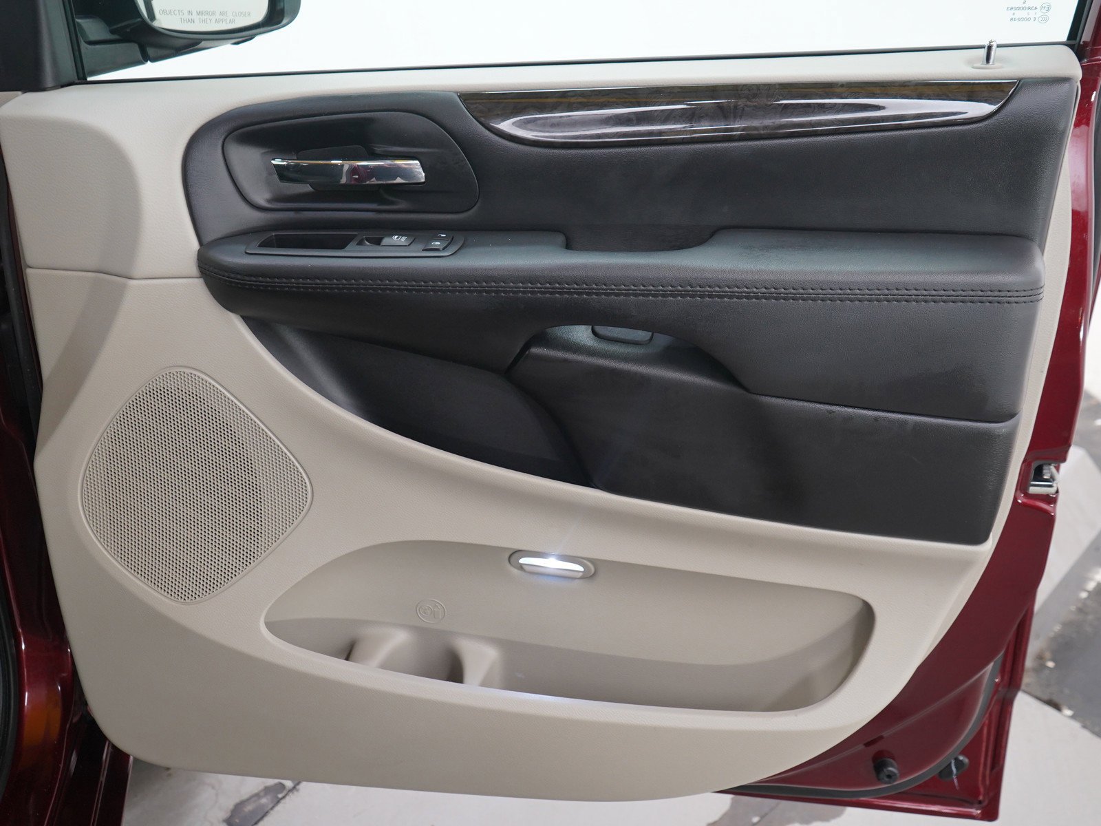 Used 2018 Octane Red Pearlcoat Dodge SE Wagon image 9