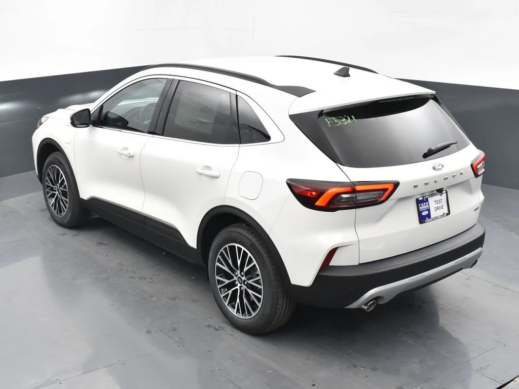 New 2025 White Ford Base image 26