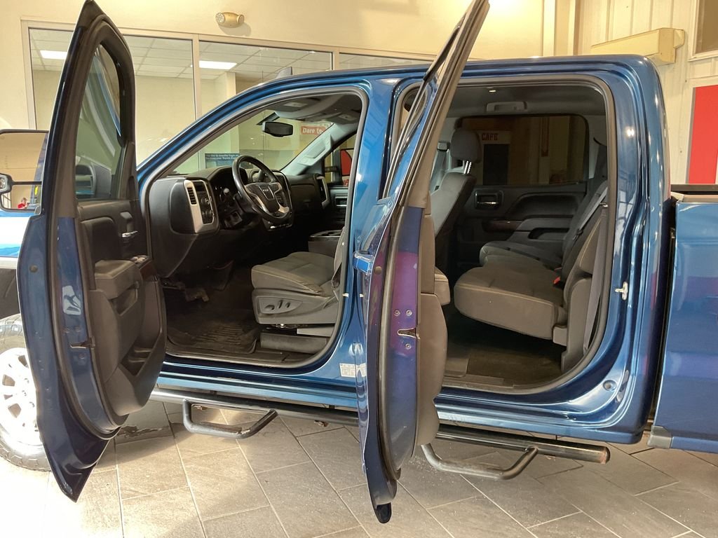 Used 2017 Blue GMC SLE image 11