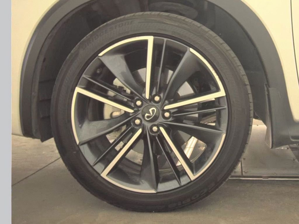 Used 2023 White INFINITI SPORT image 19