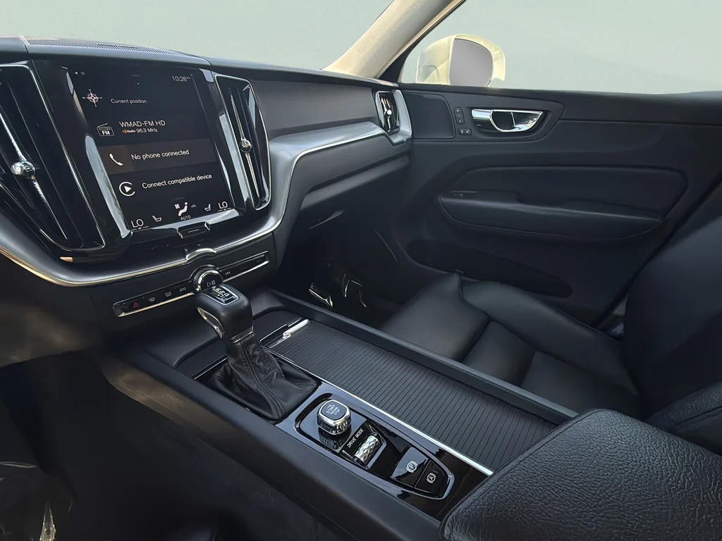 Used 2019 Crystal White Pearl Volvo T5 Momentum image 14