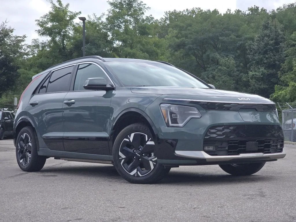 Used 2024 Kia Niro Wave with VIN KNDCT3L1XR5109625 for sale in Columbus, OH