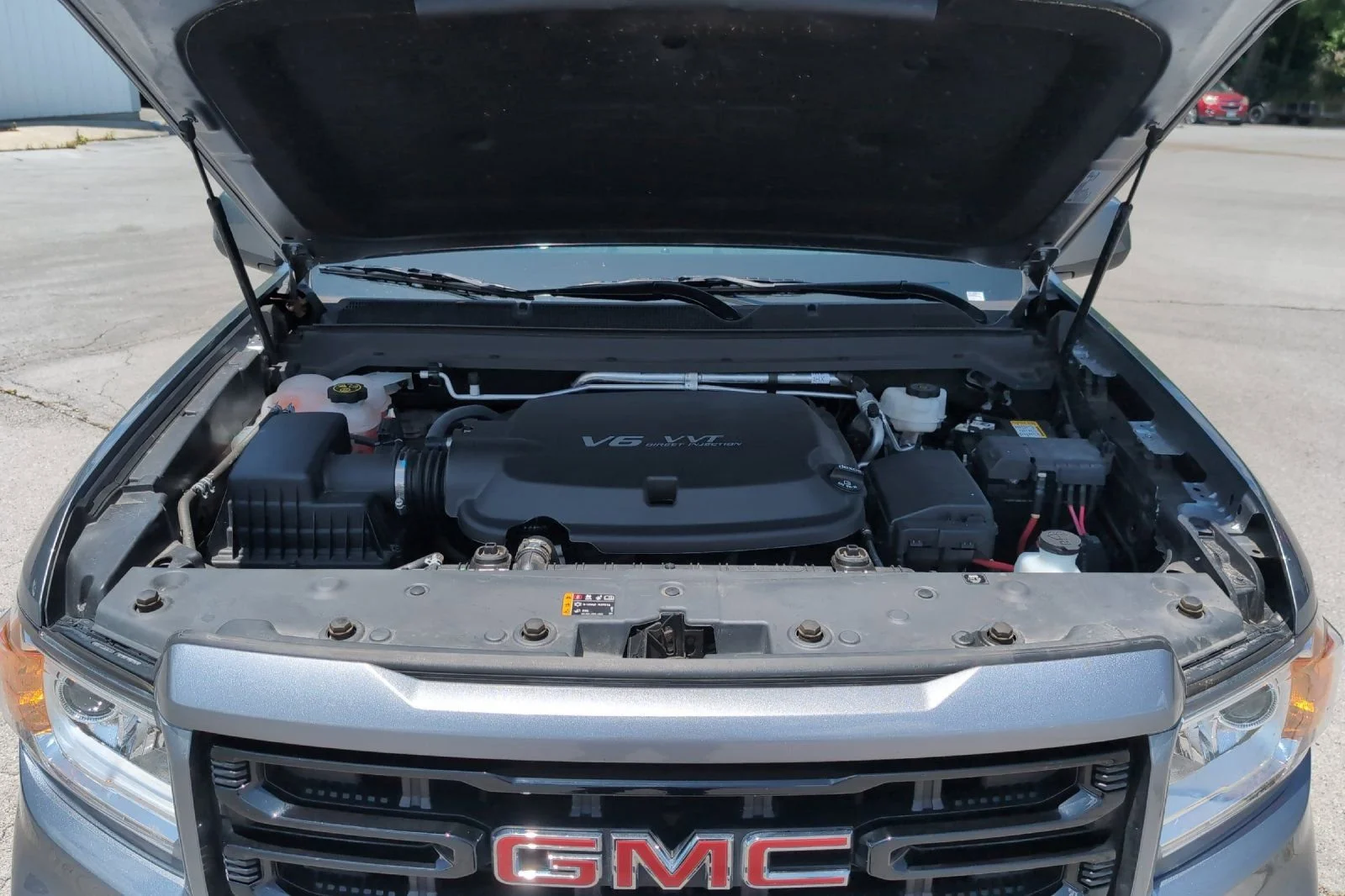 Used 2022 Satin Steel Metallic GMC Elevation image 27