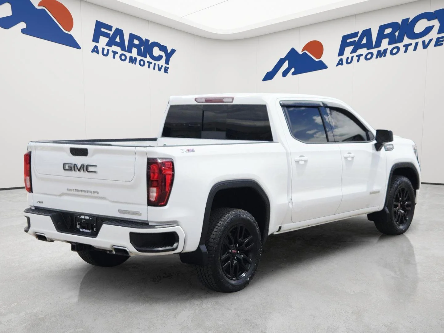 Used 2021 Summit White GMC Elevation image 5