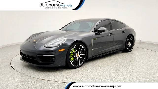 2023 Porsche Panamera 4 E-Hybrid Platinum Edition AWD with 21'' Wheels & Leather Seats