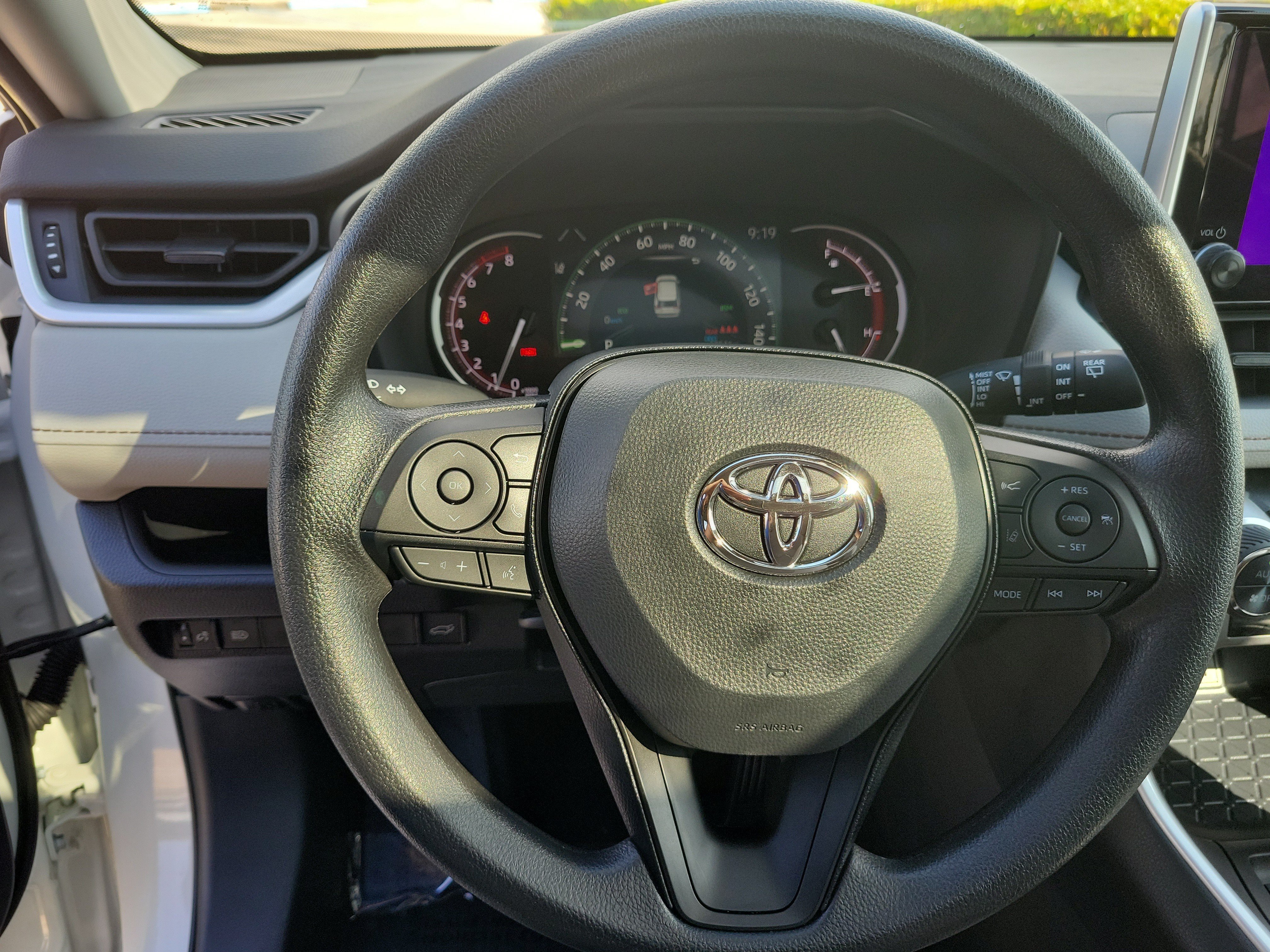 Certified Used 2025 Ice Toyota XLE image 27