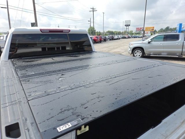 Used 2022 SUMMIT WHITE GMC Elevation image 13