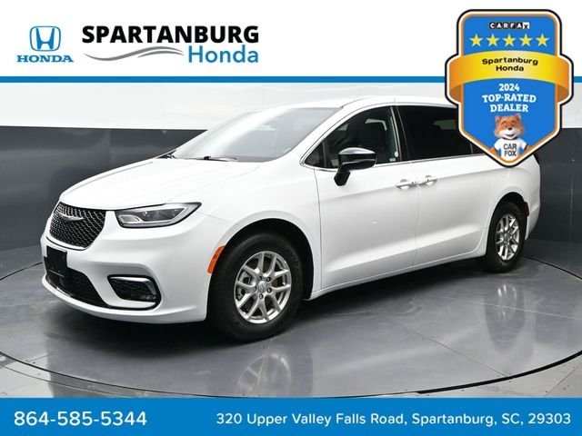 2025 Chrysler Pacifica Select's photo