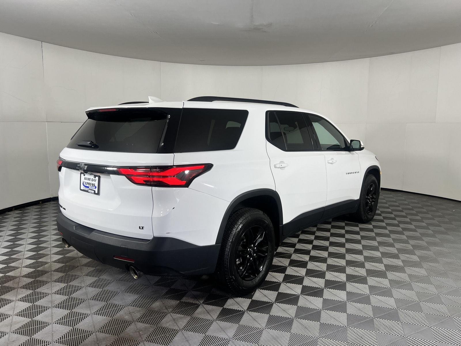 Used 2024 Summit White Chevrolet LT Leather image 25