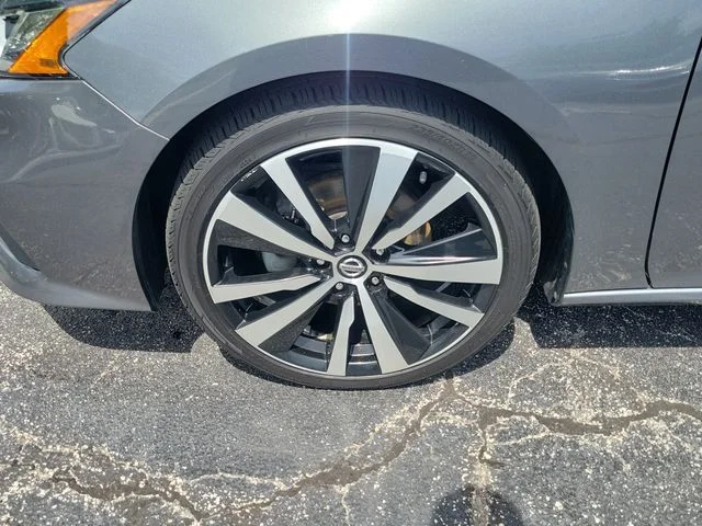 Used 2020 Gray Nissan 2.5 SR image 5