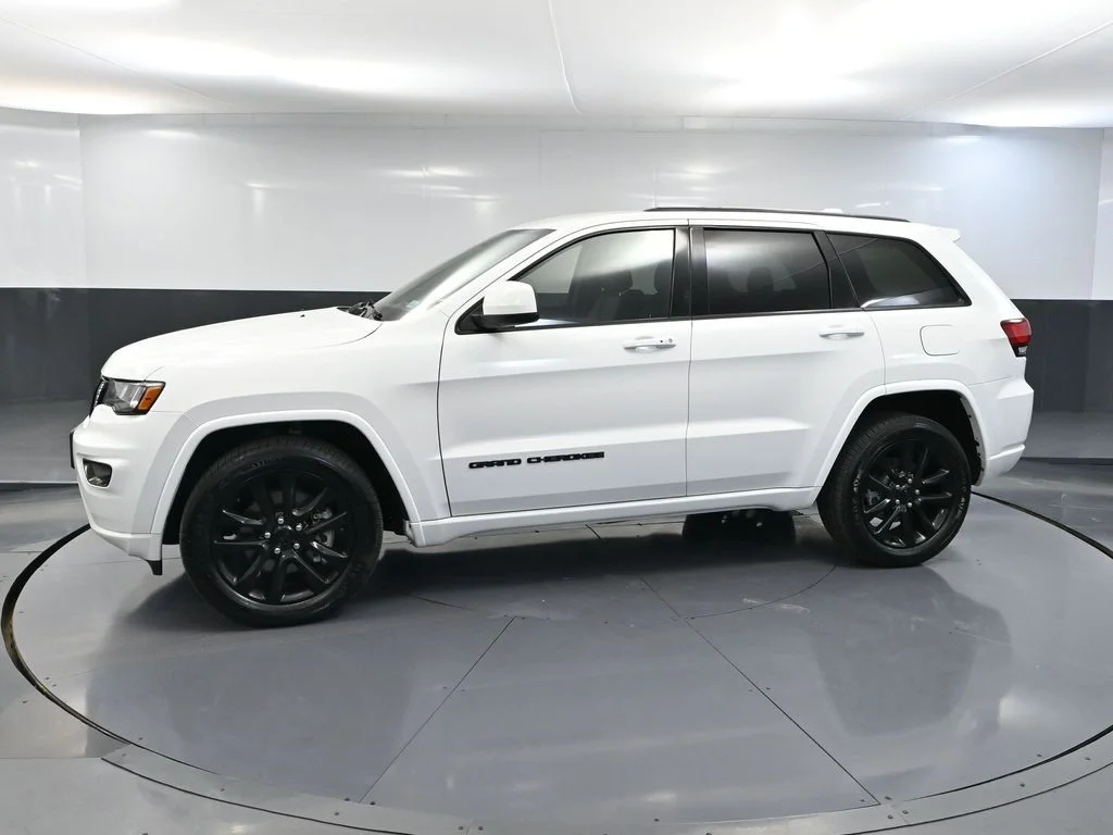 Used 2021 White Jeep Laredo X image 12