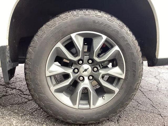 Used 2023 Summit White Chevrolet RST image 9