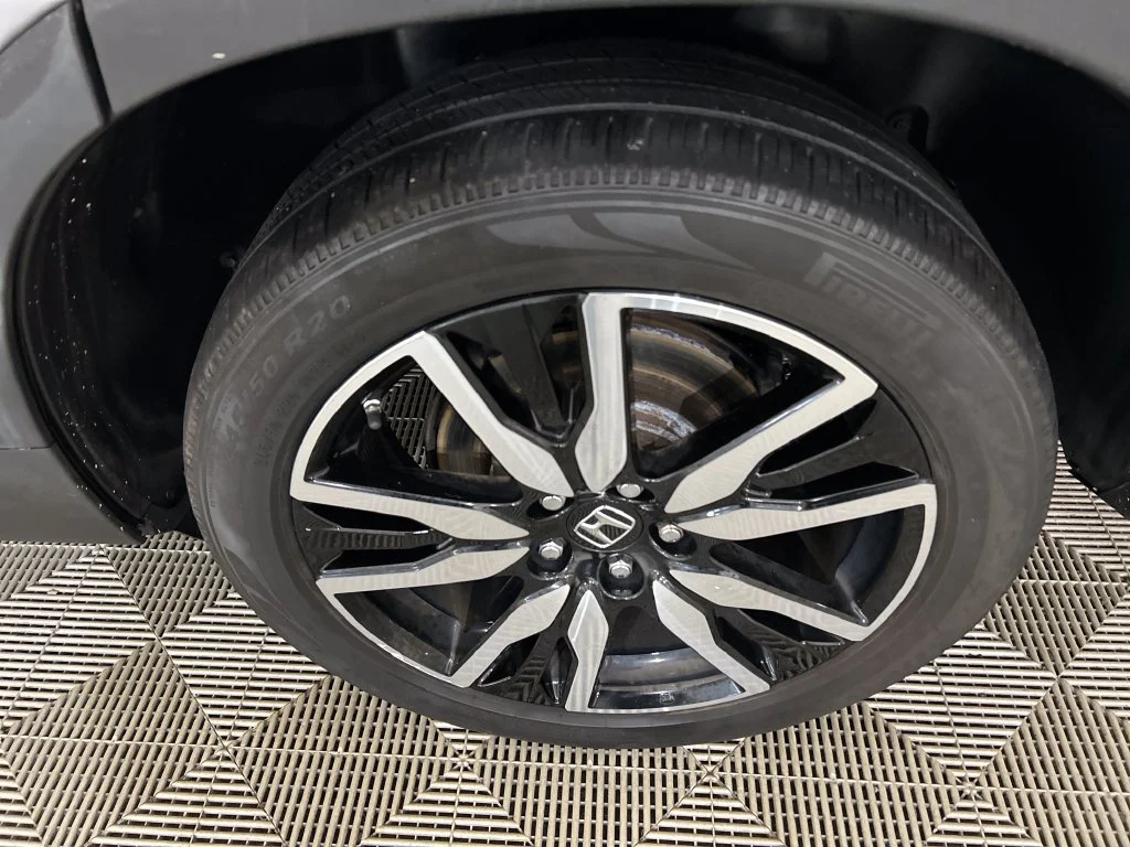 Used 2019 Silver Honda Touring image 9