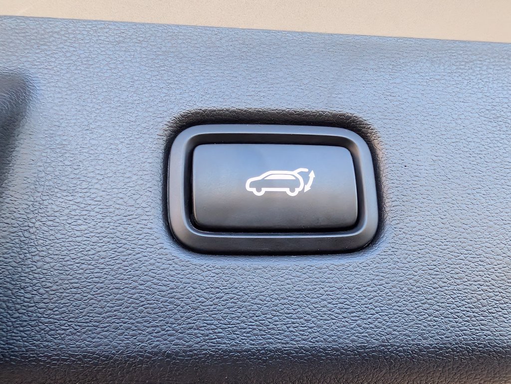 Certified Used 2025 Silver Hyundai SEL image 11