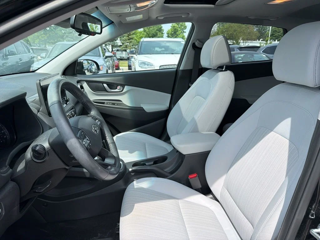 Used 2023 Black Hyundai SEL image 12