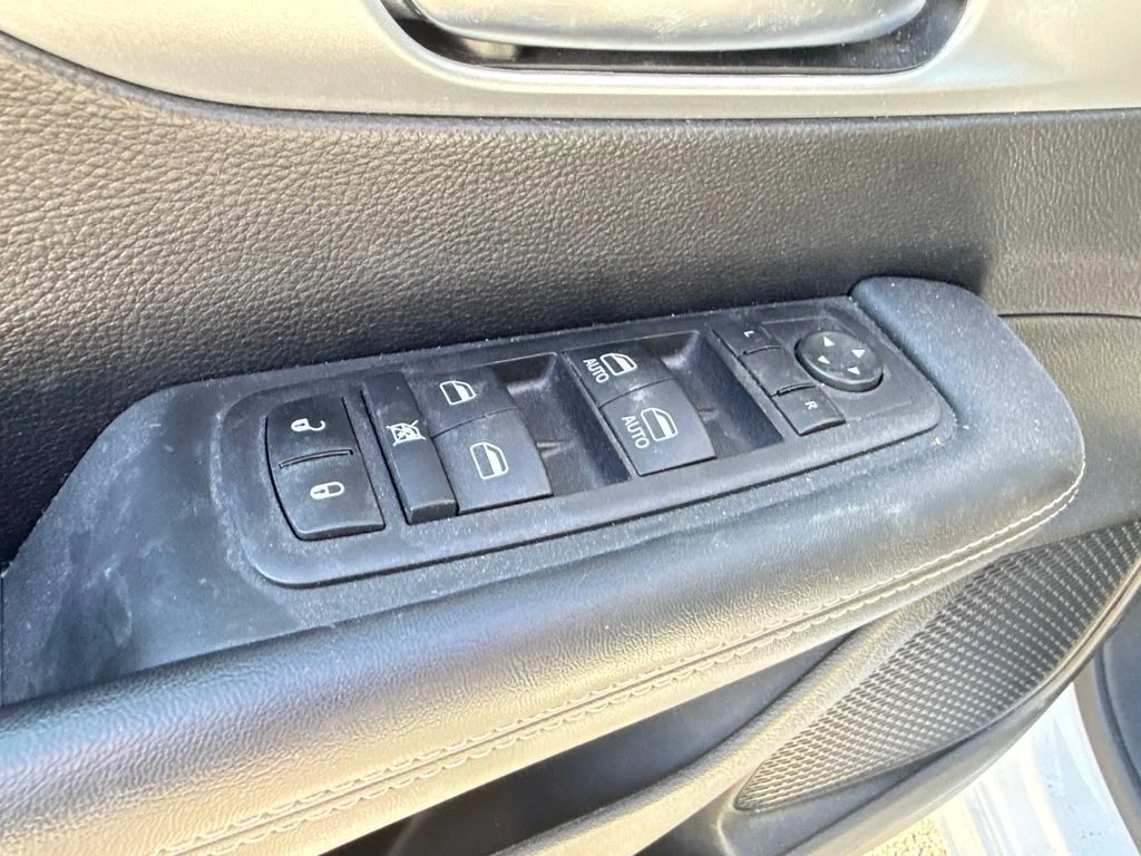 Used 2023 White Chrysler Touring image 12