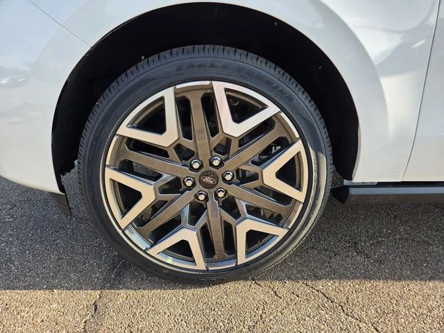 New 2027 Star White Metallic Tri-Coat Ford Platinum image 46