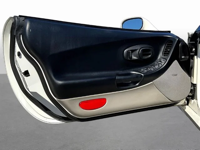Used 2002 White Chevrolet Base image 17