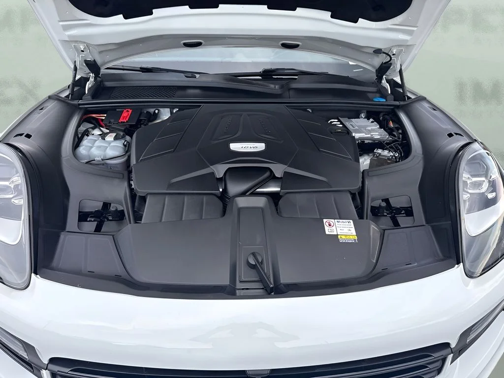 Used 2023  Porsche Base image 23