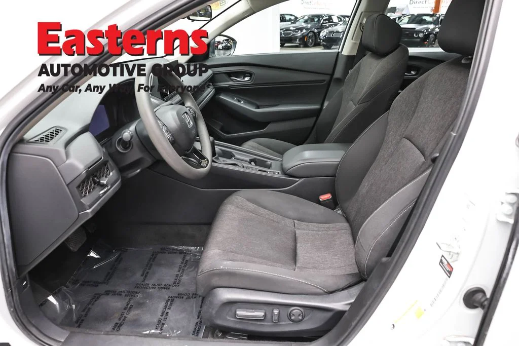 Used 2025 White Honda SE image 14