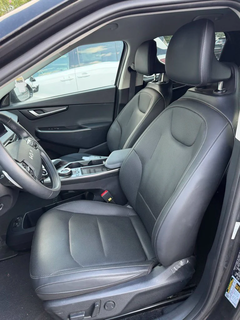 Used 2023 Gray Kia Wind image 10
