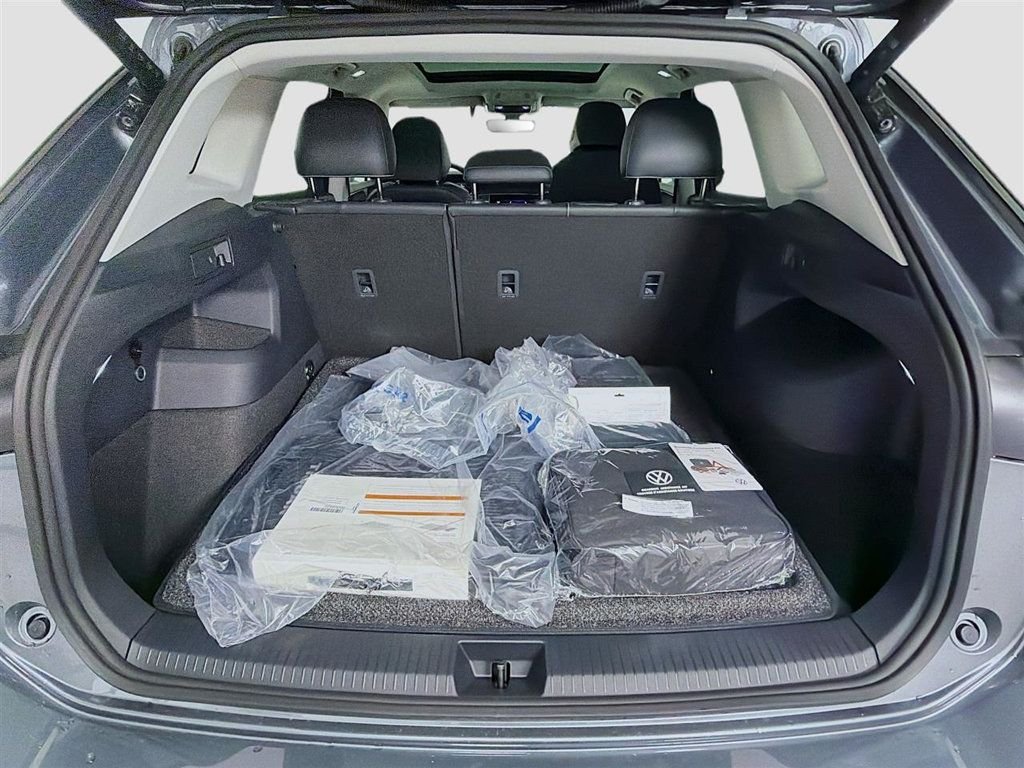 New 2026 Platinum Gray Metallic Volkswagen 2.0T SE 4MOTION image 28