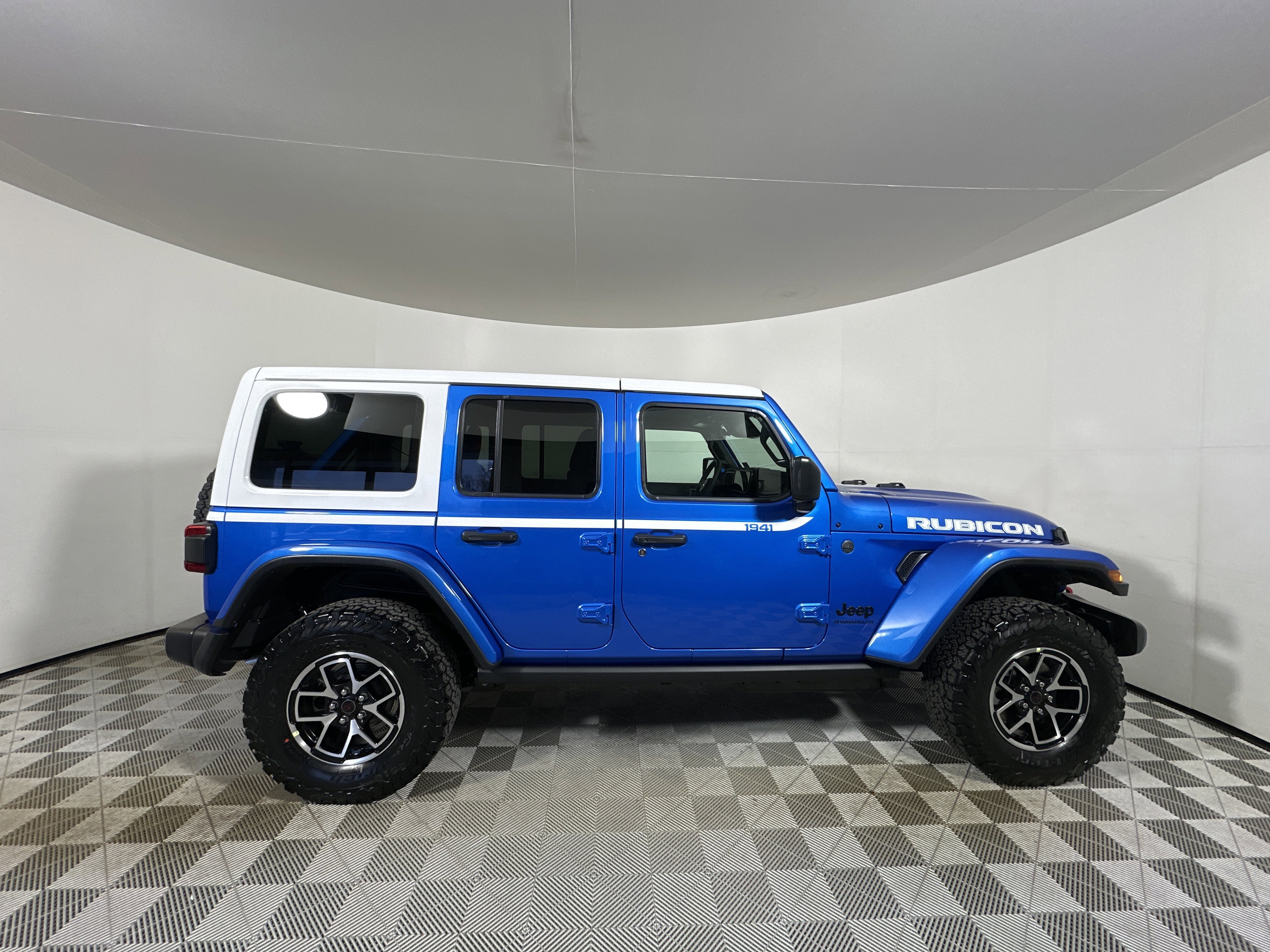 New 2026 Hydro Blue Pearl-Coat Exterior Paint Jeep Rubicon image 8