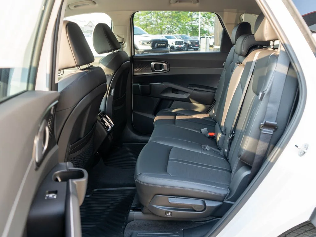 New 2026 Glacial White Pearl Kia S image 13