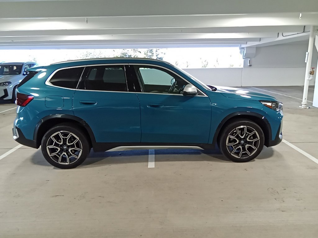 Used 2023 Blue Bay Lagoon Metallic BMW xDrive28i image 4