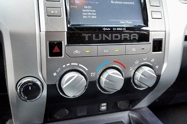 Used 2014  Toyota SR5 image 25