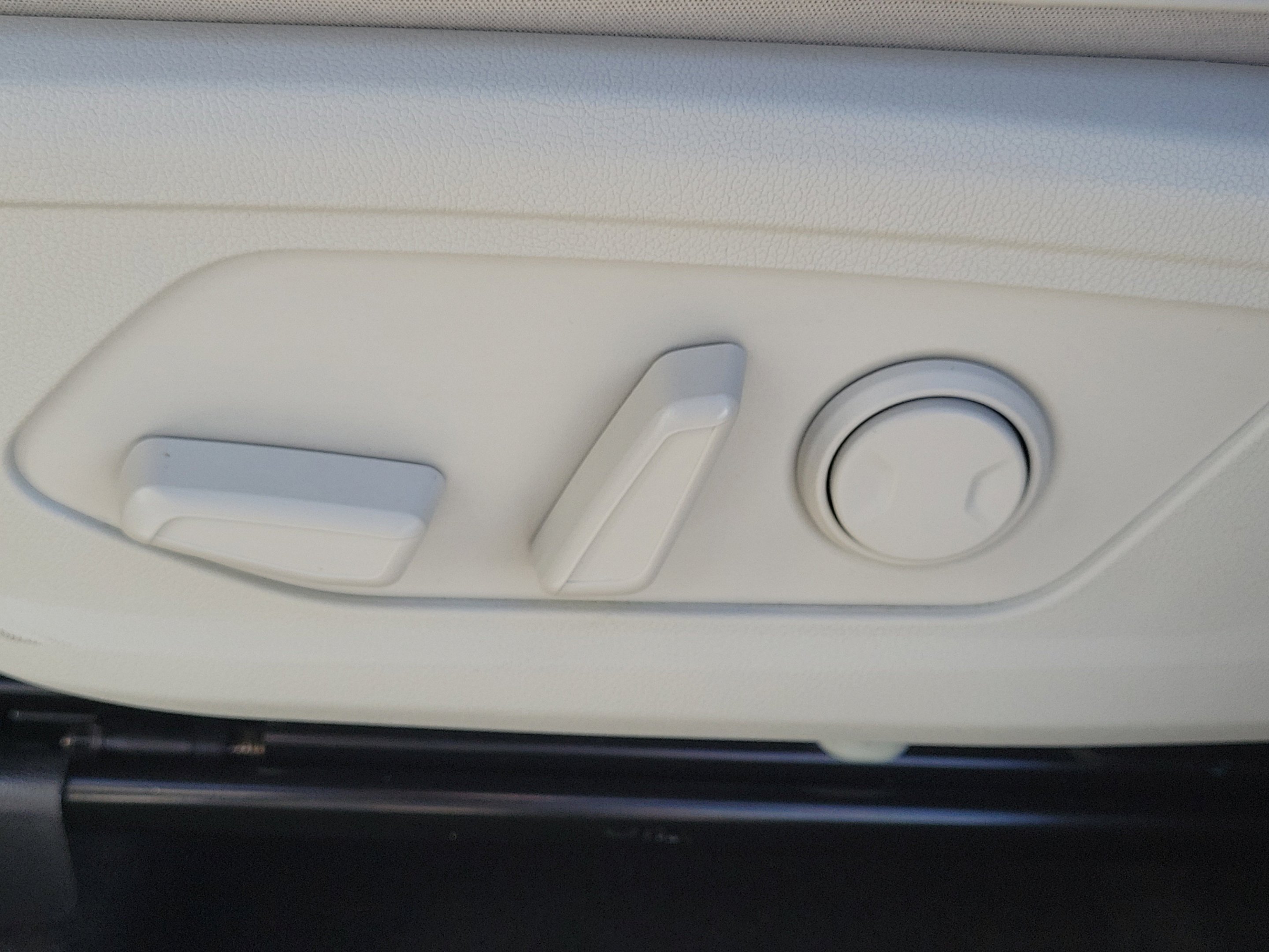 Used 2025 Silky Silver Kia EX image 26