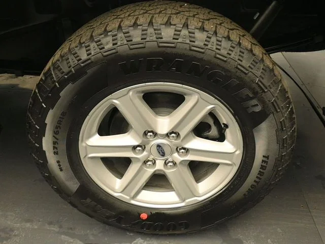 New 2026 Agate Black Metallic Ford XLT image 9