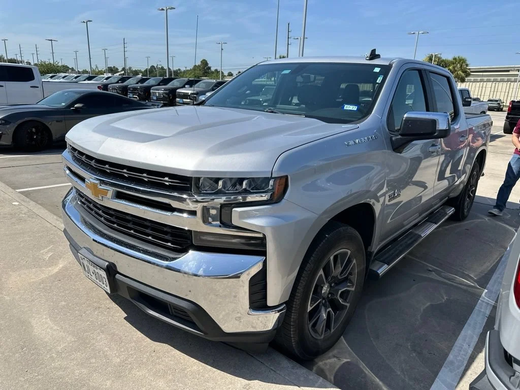 Used 2020 SILVER ICE METALLIC Chevrolet LT image 1