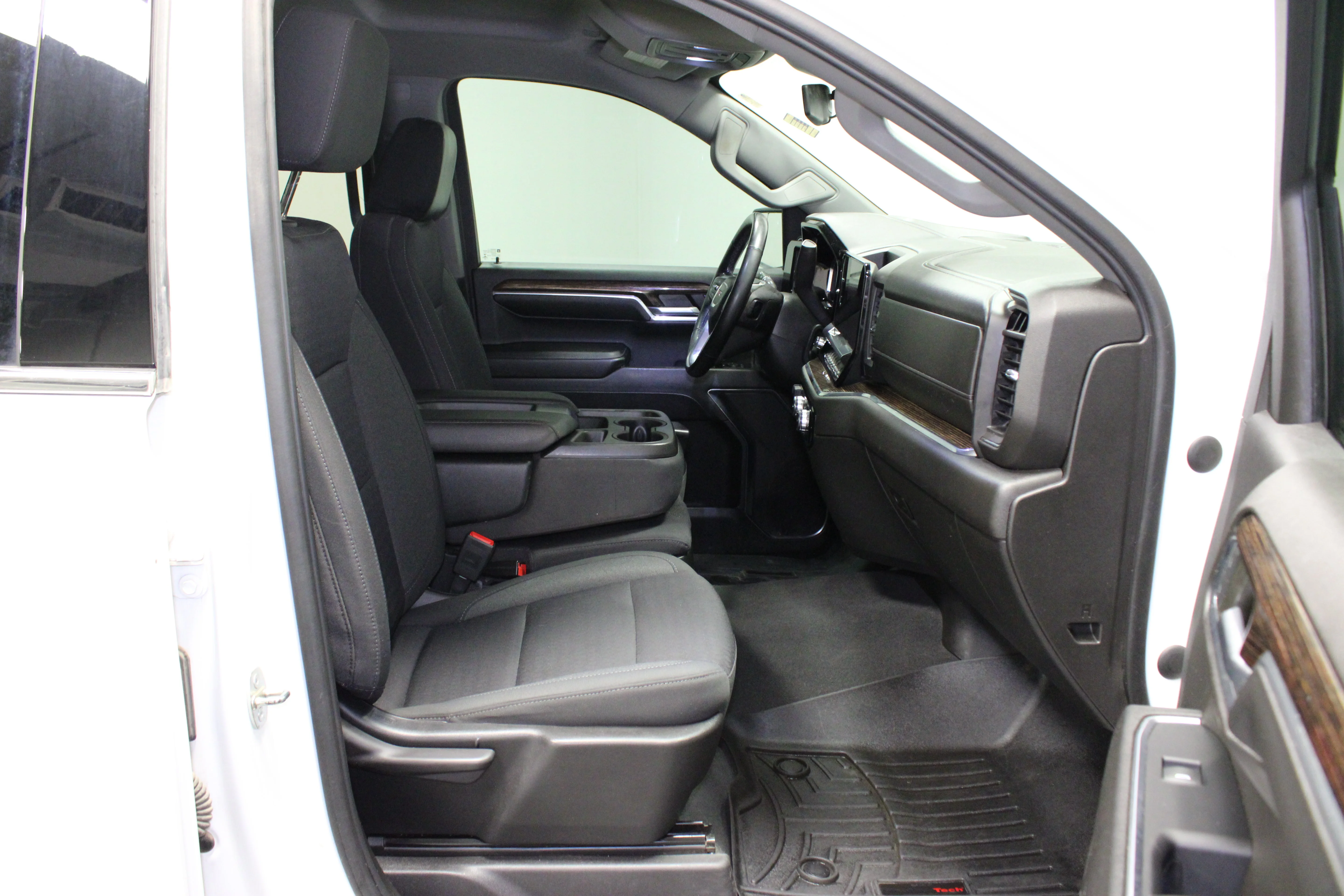 Used 2023 Summit White GMC SLE image 15