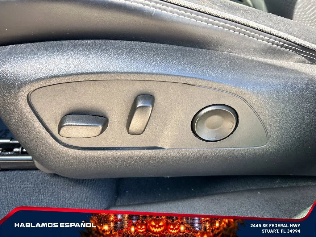 Used 2025 Onyx Black GMC Extended Range Denali image 16