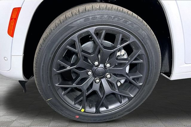 New 2026 Bright White Clear-Coat Exterior Paint Jeep Summit image 12