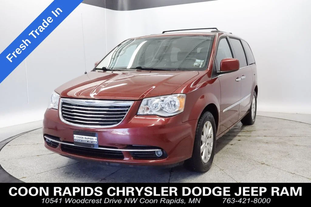 2016 Chrysler Town & Country Touring's photo