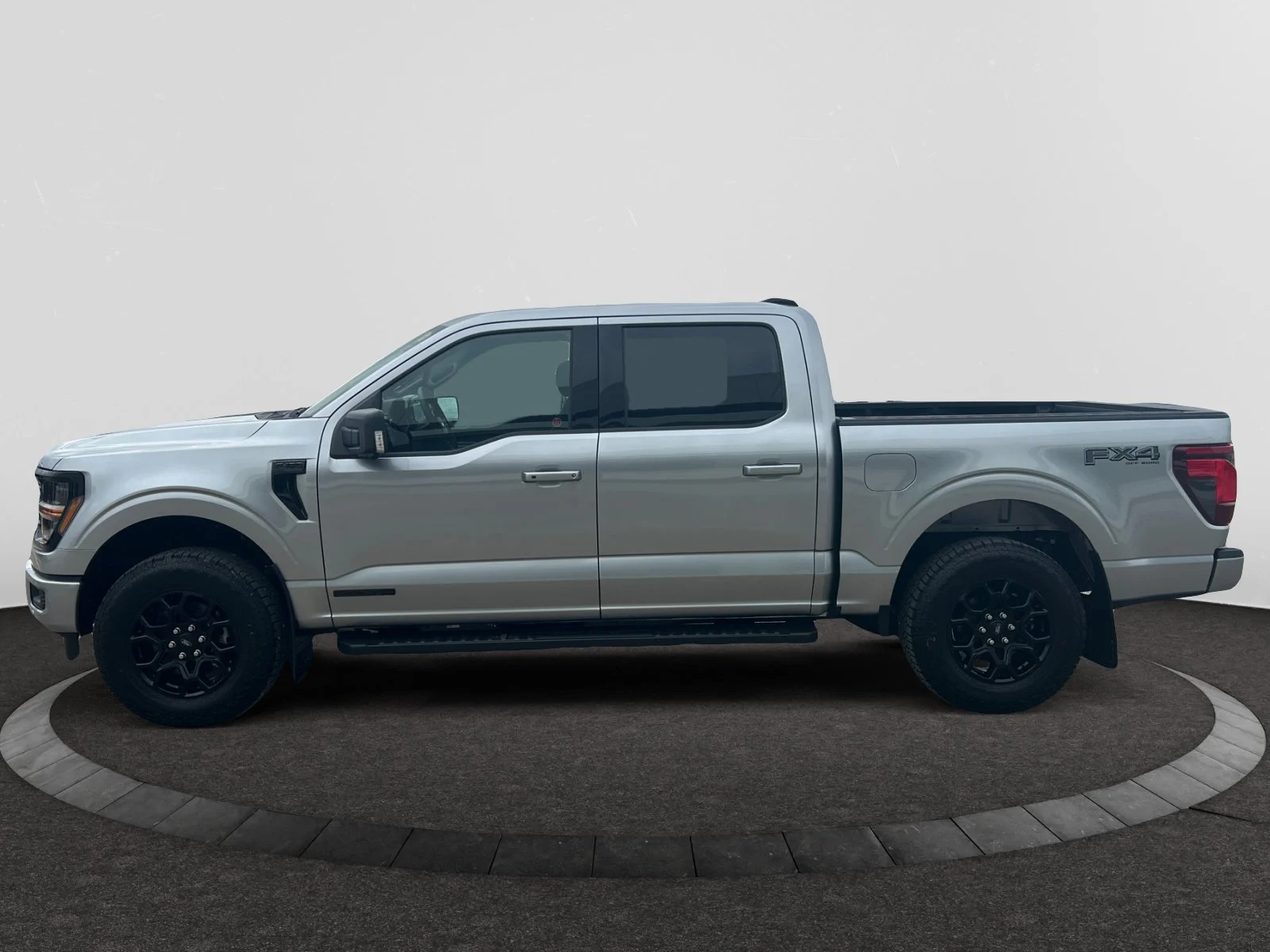 New 2026 Iconic Silver Metallic Ford XLT image 2