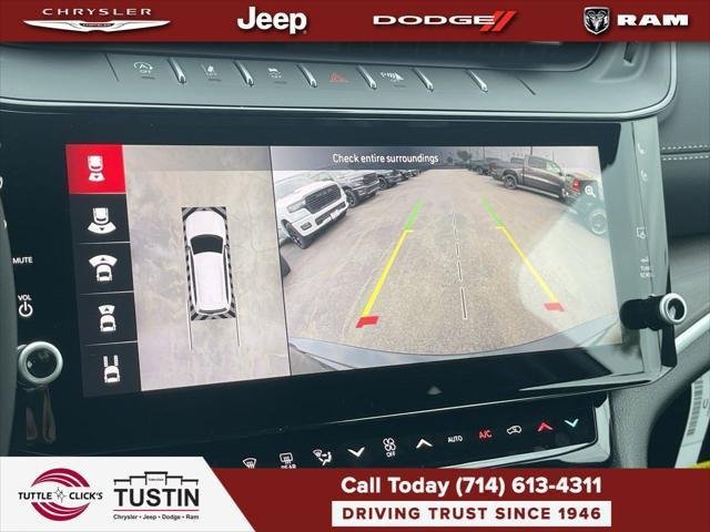 New 2026 Diamond Black Crystal Pearl-Coat Exterior Paint Jeep Limited image 25