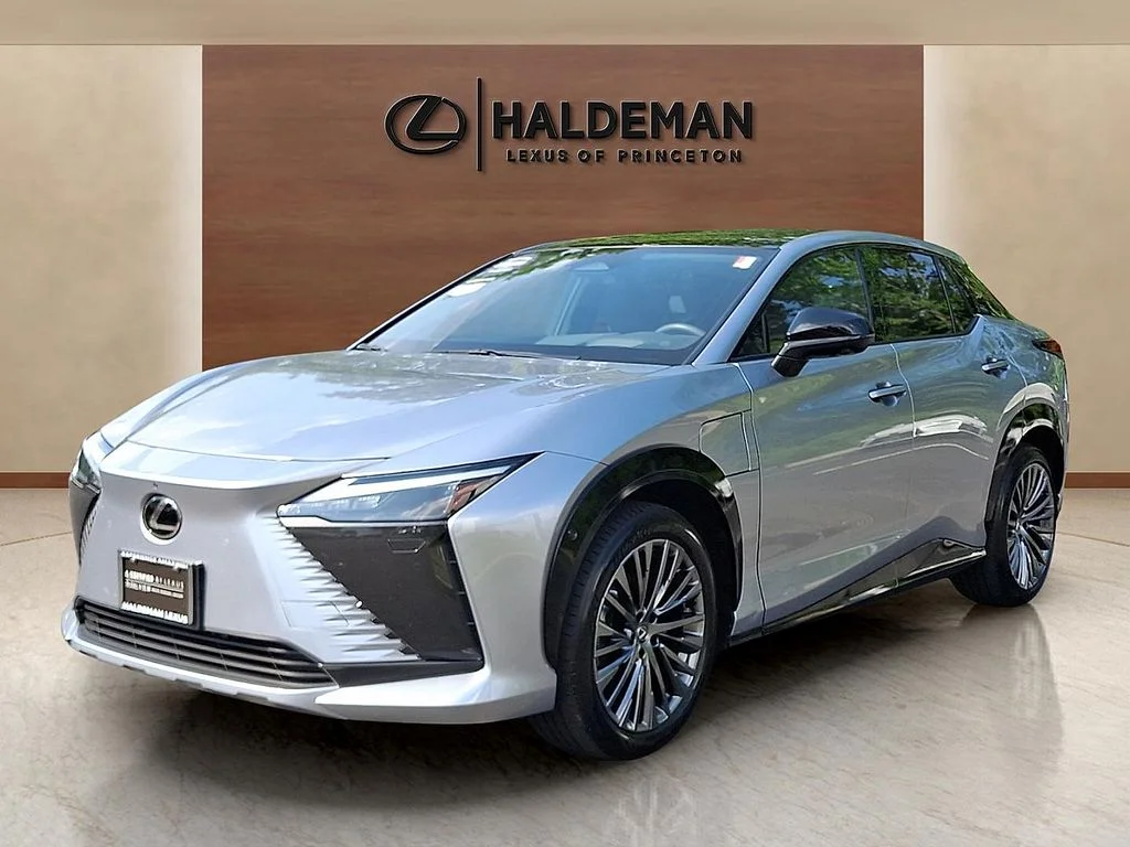 Certified Used 2023 IRIDIUM Lexus 450e Luxury image 3