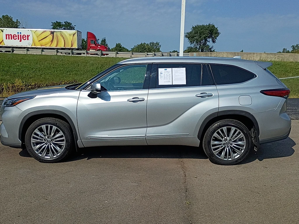 Used 2023 Celestial Silver Metallic Toyota Platinum image 6