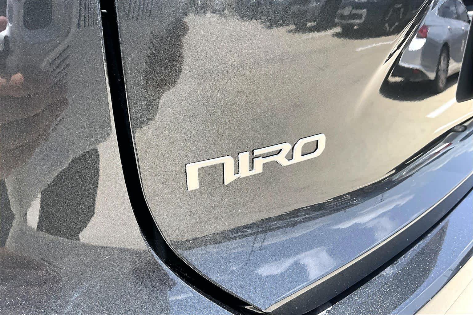 Certified Used 2023 Graphite Gray Kia Wave image 28