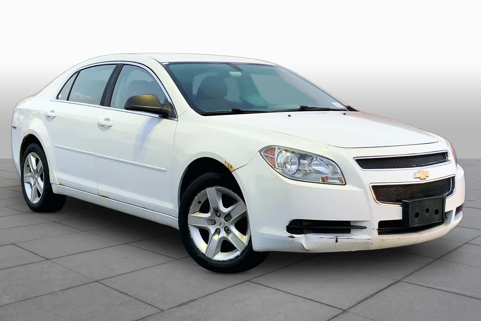 Used 2012 Summit White Chevrolet LS w/1FL image 3