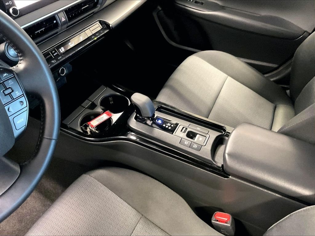 Used 2025  Toyota LE image 20
