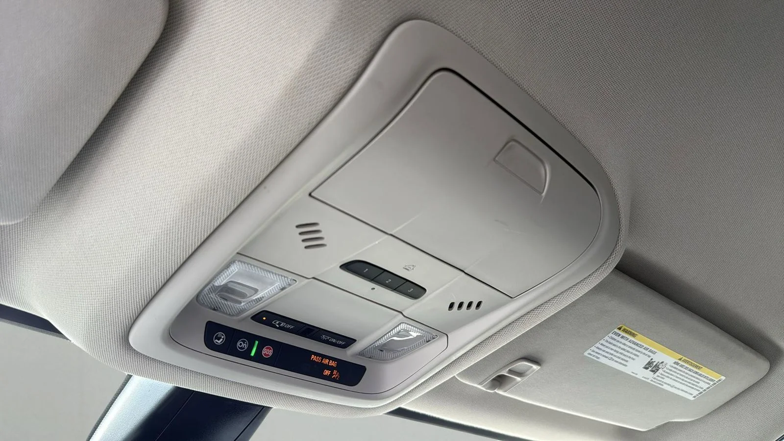 Used 2023 White GMC Denali image 23